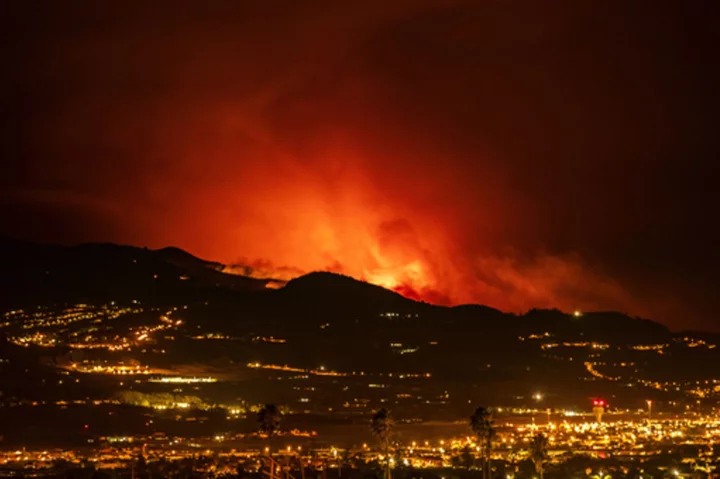 Thousands more evacuated as Tenerife fire rages on Spain's Canary Islands