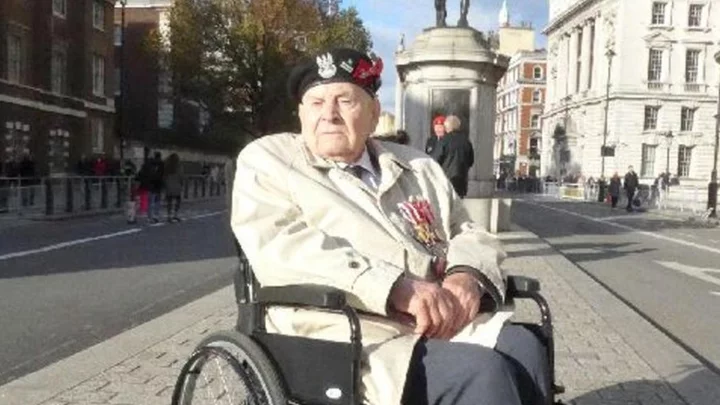 Colonel Otton Hulacki: Polish WW2 veteran dies aged 101