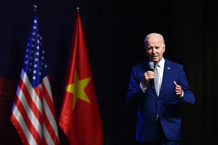 Biden Doubts China Able to Invade Taiwan Amid Economic Woes