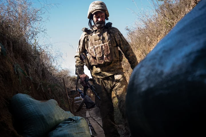 Ukrainian forces ‘enjoy success’ near Bakhmut as Putin deploys reserves