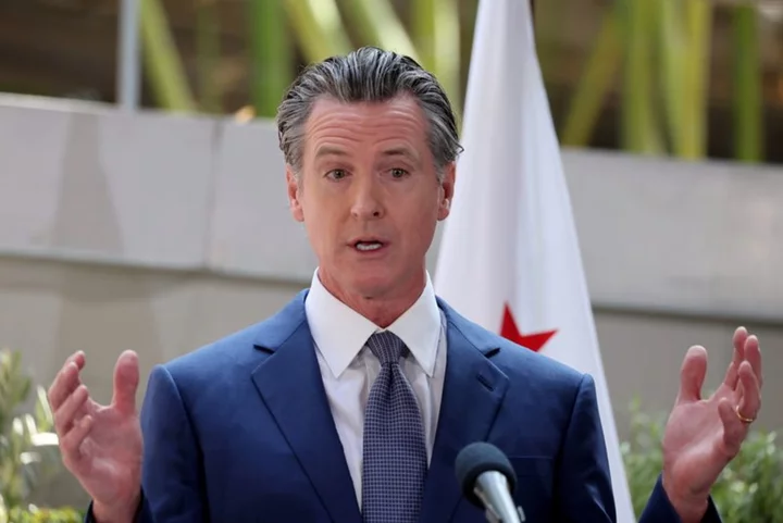 California governor urges US to probe Florida's transport of migrants out of state