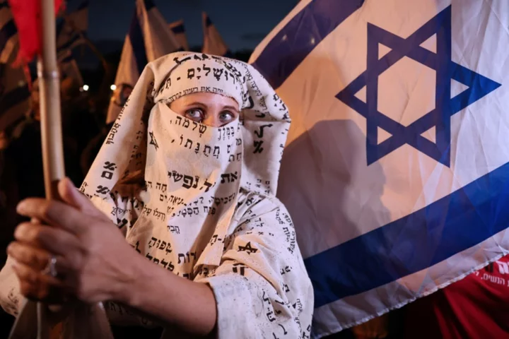 Israeli women protest gender segregation on public transport