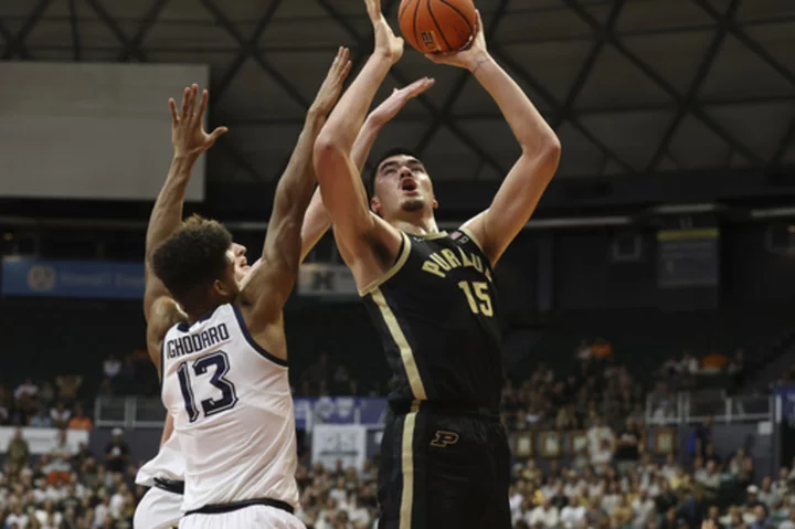 Edey's 28 points, 15 boards power No. 2 Purdue past No. 4 Marquette in Maui Invitational title game