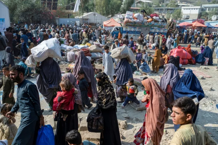 Mass exodus of Afghans as deadline to leave Pakistan arrives