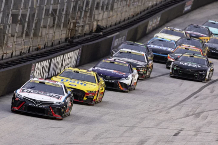 NASCAR briefly hits brakes for rain at Bristol during playoff elimination race