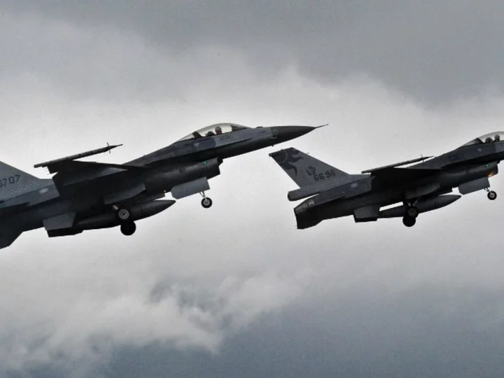 US gives 'green light' to European countries to train Ukrainian soldiers on F-16 fighter jets, Biden official says