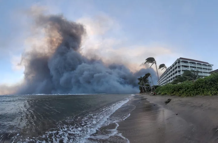 When a 'fire hurricane' hit, Maui's warning sirens never sounded