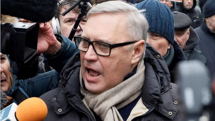 Mikhail Kasyanov: Russia labels ex-PM and Putin critic 'foreign agent'