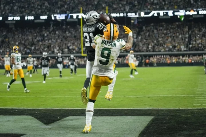 Raiders intercept Jordan Love 3 times, hold on to beat Packers 17-13