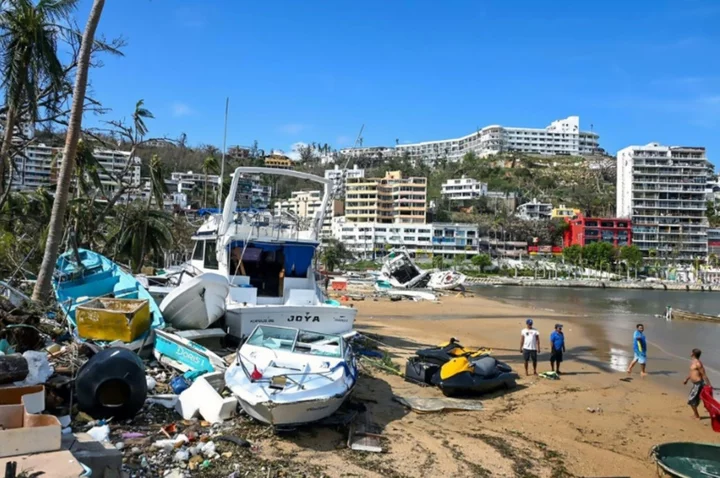 Tourists evacuated from Mexico's hurricane-hit Acapulco