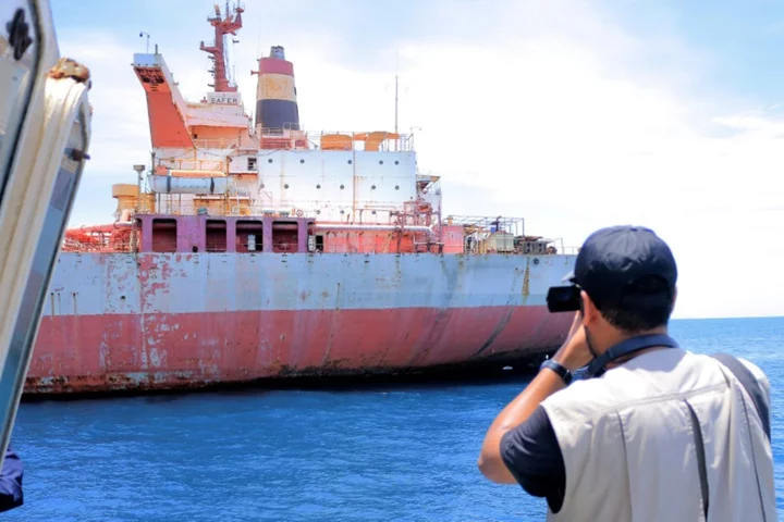 No alternative to risky oil tanker salvage in Yemen, UN says