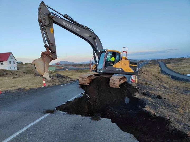 Iceland volcano – live: Eruption could obliterate town after thousands of earthquakes