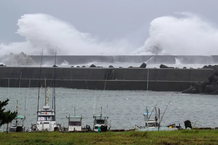 Typhoon Lan Paralyzes Planes and Trains While Crossing Japan