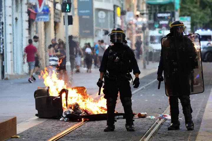 France riots - live: Mayor claims protesters ‘try to assassinate his family’ in fifth night of violence