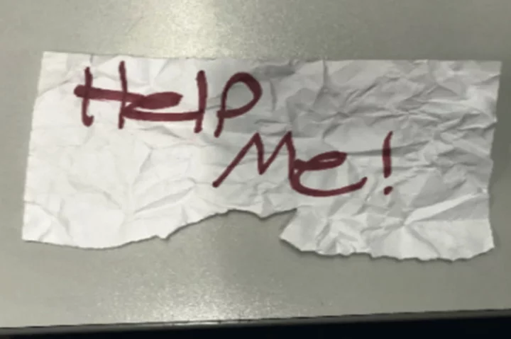 'Help me' sign leads to rescue of kidnapped Texas girl in Southern California
