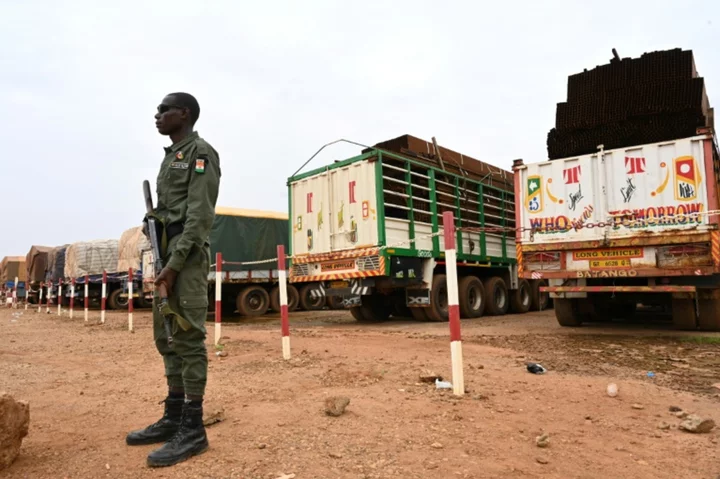 Niger's military rulers order four envoys out