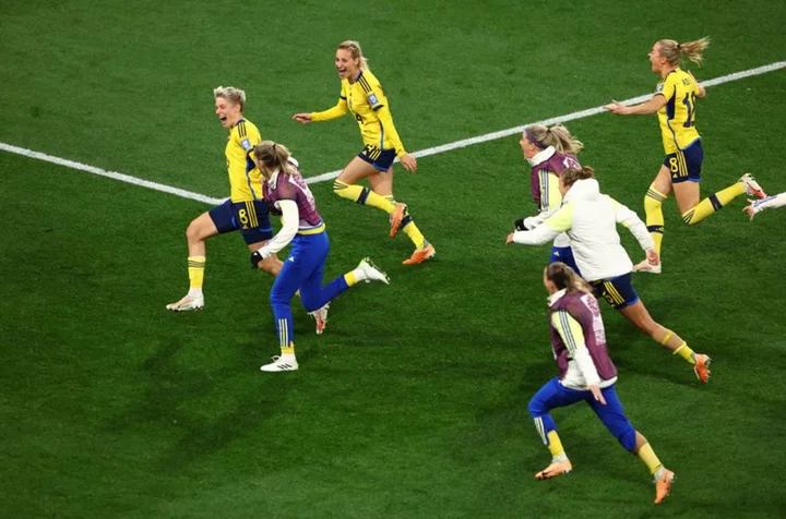 Soccer-Sweden knock United States out of World Cup on penalties