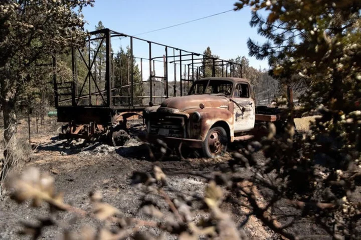 Washington state wildfire threatens homes, farms, gas pipeline