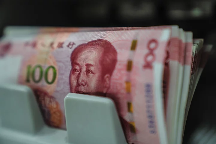 Yuan Extends Drop as PBOC’s Weak Fix Worsens Fragile Sentiment