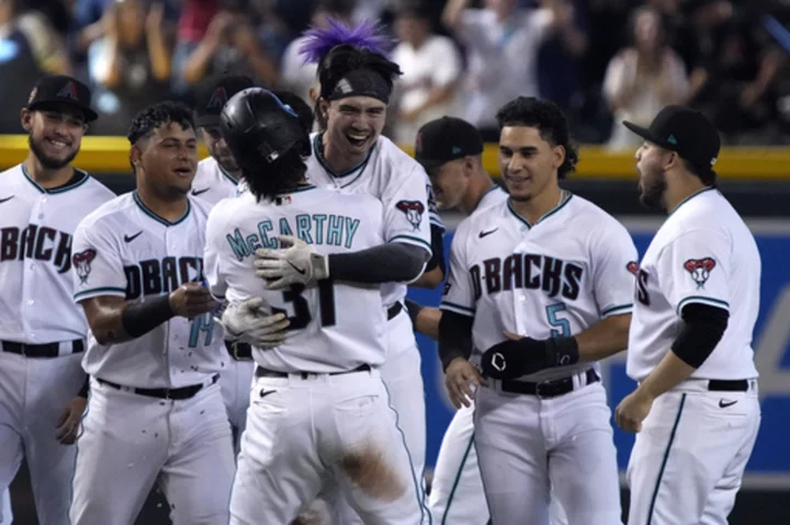 Carroll drives in winning run in the 10th in the Diamondbacks' 3-2 victory over the Pirates