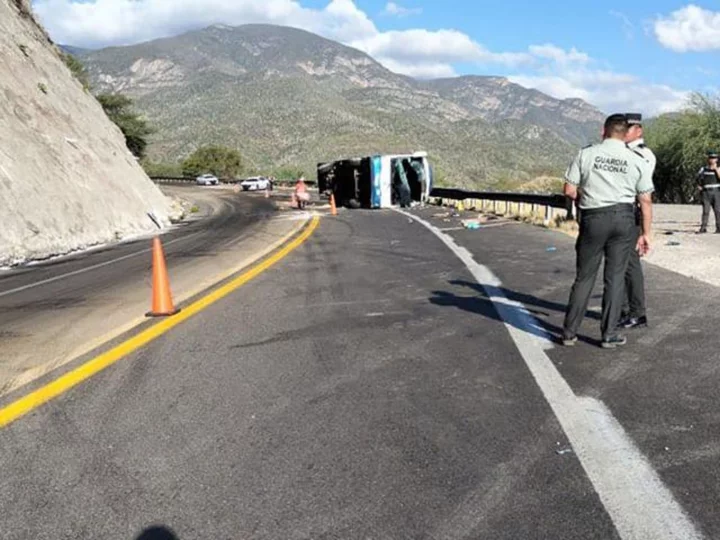 At least 18 Venezuelan and Haitian migrants killed in Mexico bus crash