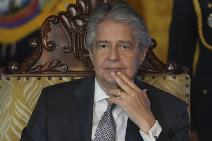 Stage set for Ecuadorian president or lawmakers to be booted out of office