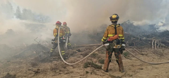 Foreign firefighters come to the rescue in Canada's wildfires