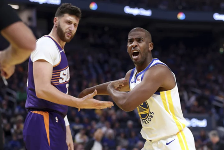 Warriors' Chris Paul comes off bench for 1st time in his NBA career