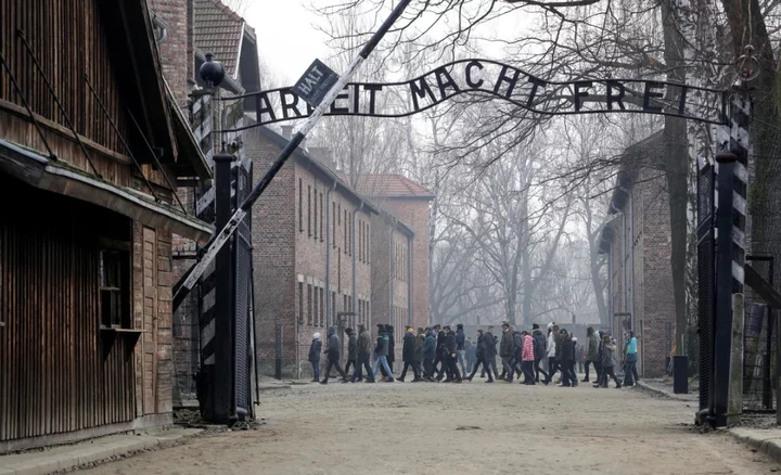 Auschwitz museum criticizes use of death camp in politics after ruling party uses it in political ad