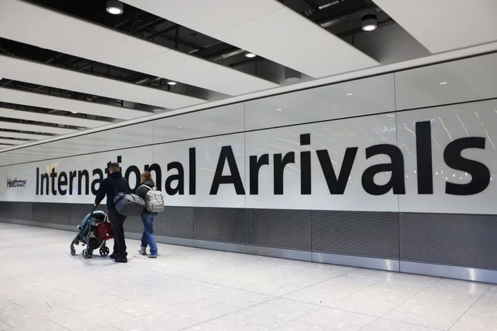 UK Migration Soars to Record Despite Sunak’s Vow to Cut Arrivals