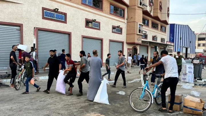 UN: Thousands in Gaza break into warehouses in search of aid