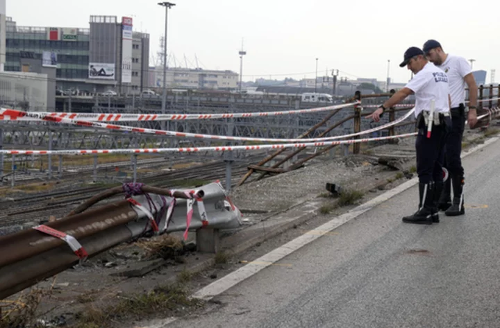 Prosecutors investigating the Venice bus crash are questioning survivors and examining the guardrail