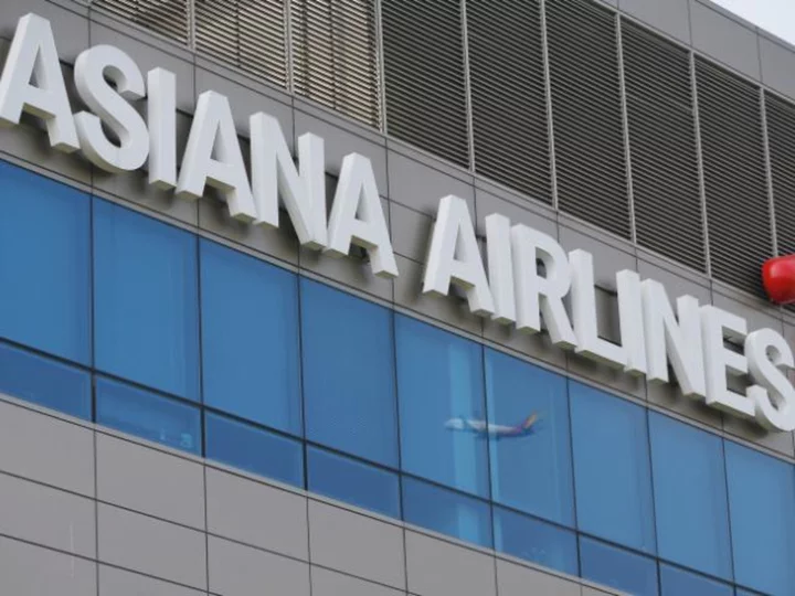 Terrifying moments as plane door opens midair on Asiana Airlines flight