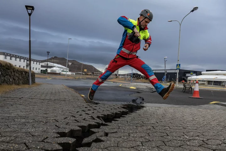 Iceland volcano eruption update: Magma ‘very close’ to surface as residents ‘wait in suspense’