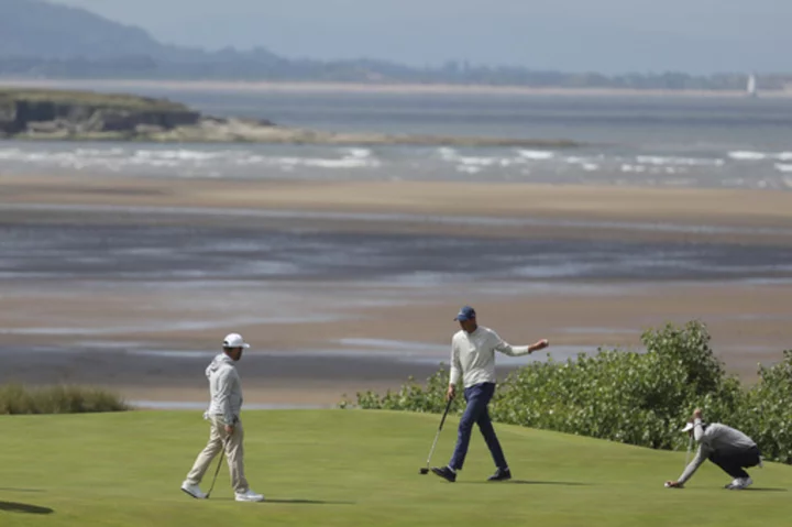 Live updates | South African amateur Lamprecht takes early lead after 66 at British Open