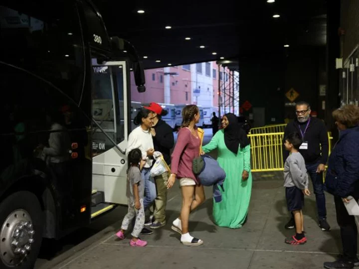 Los Angeles nonprofits assist as Texas sends dozens of migrants to California by bus