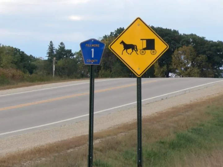 2 children killed and 2 hurt in Amish buggy crash in Minnesota