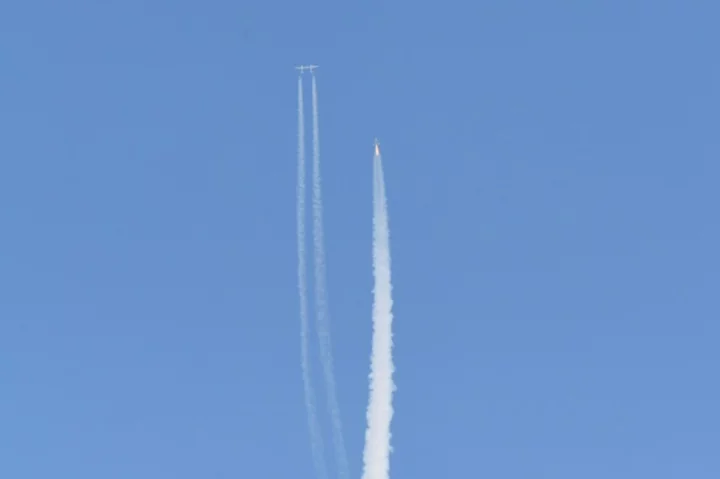 After long wait, Virgin Galactic begins commercial spaceflights