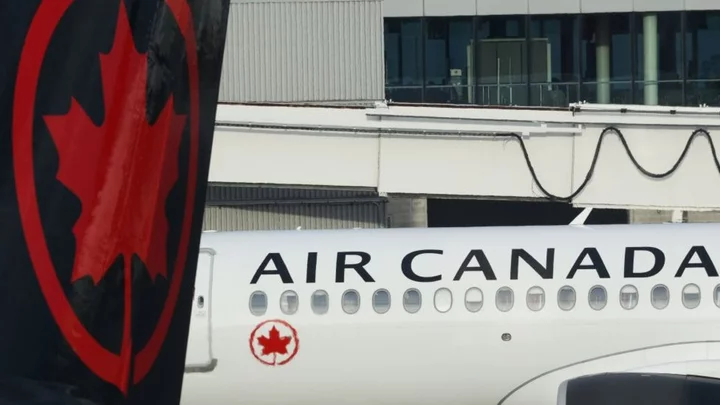 Air Canada sued over $20m gold and cash heist