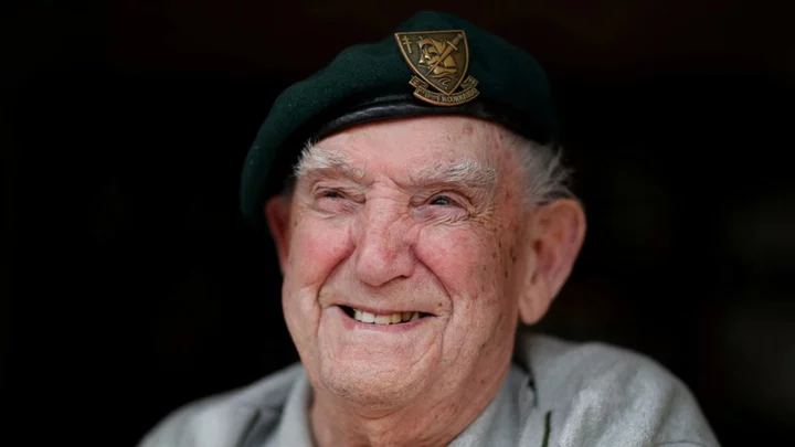 Léon Gautier: Last French D-Day fighter dies aged 100