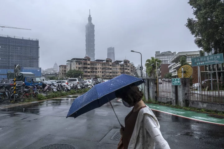 Taiwan Pauses Rate Hikes as Focus Shifts to Flagging Economy