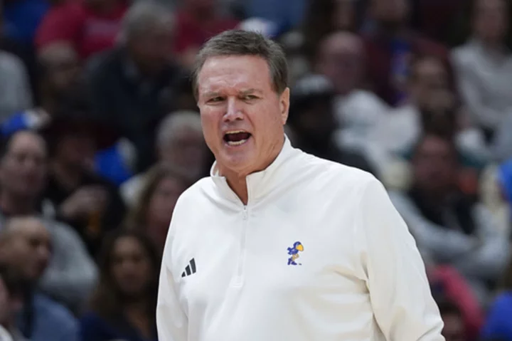 Hunter Dickinson stars as No. 1 Kansas edges No. 17 Kentucky 89-84