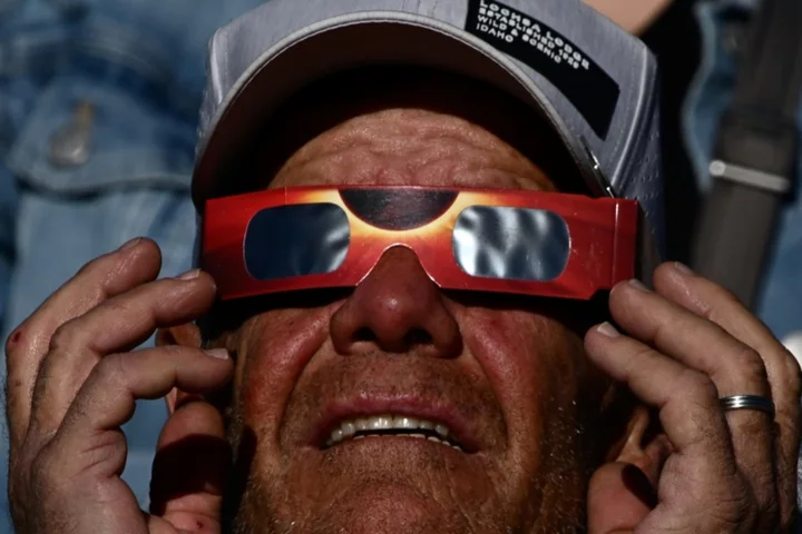 Skygazers watch 'Ring of Fire' eclipse over Western Hemisphere