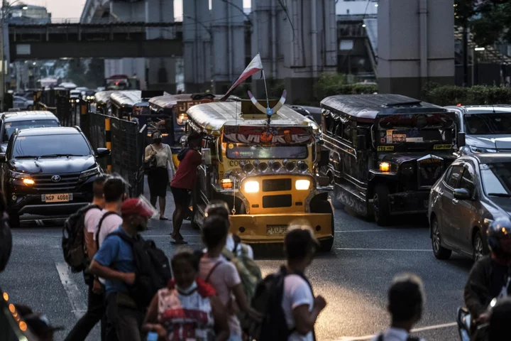 Philippine GDP Accelerates to Lead Region as Risks Remain