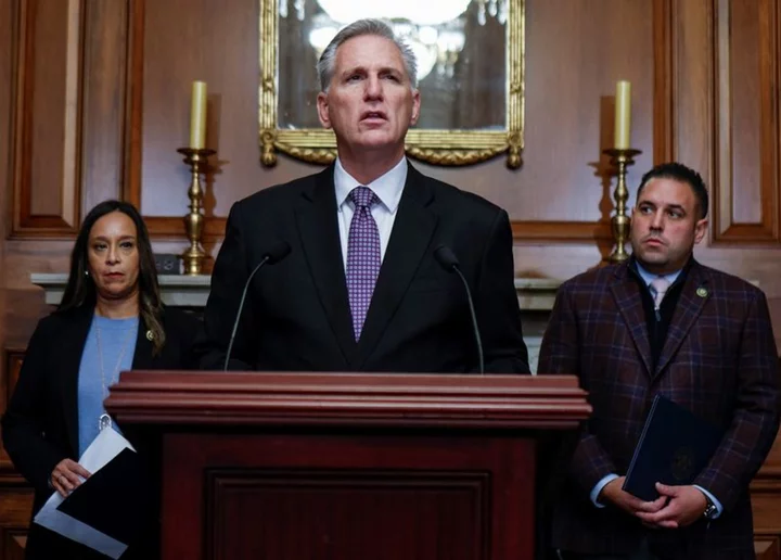 Hardline Republican holdouts push U.S. government closer to shutdown