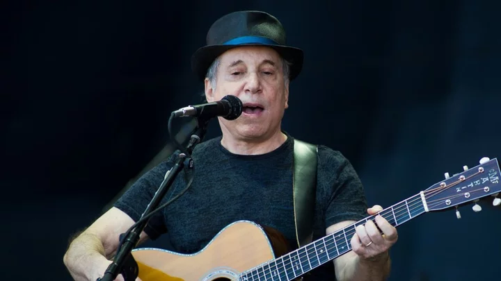 Paul Simon 'beginning to accept' hearing loss