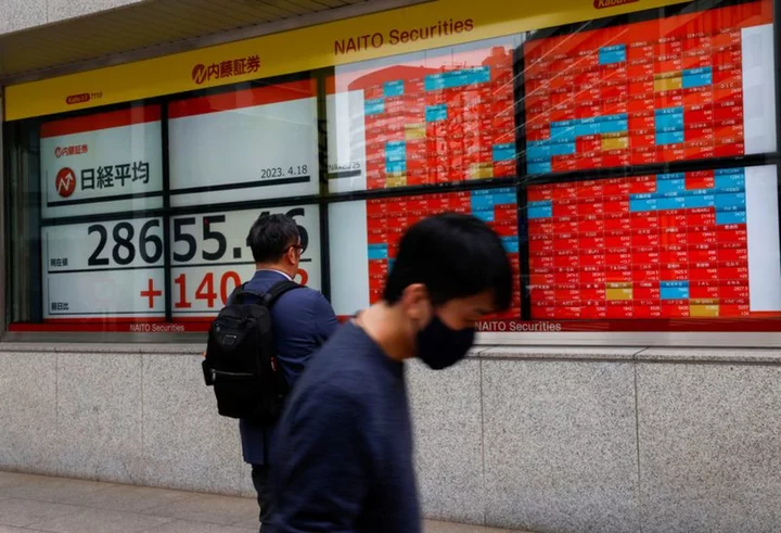 Asia stocks dip as China woes overshadow US optimism