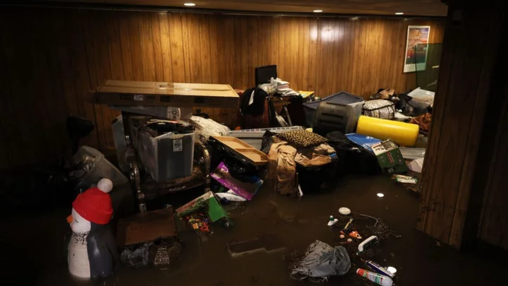 New York floods: Basement rescues spark climate change concerns