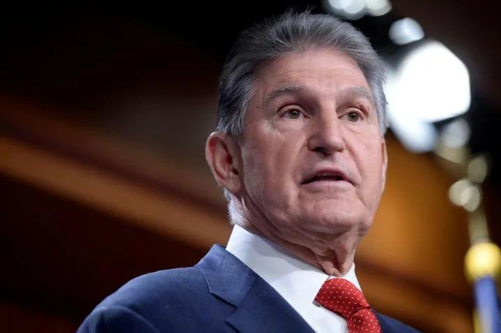 US Sen. Manchin outlines pressure campaign against major presidential candidates