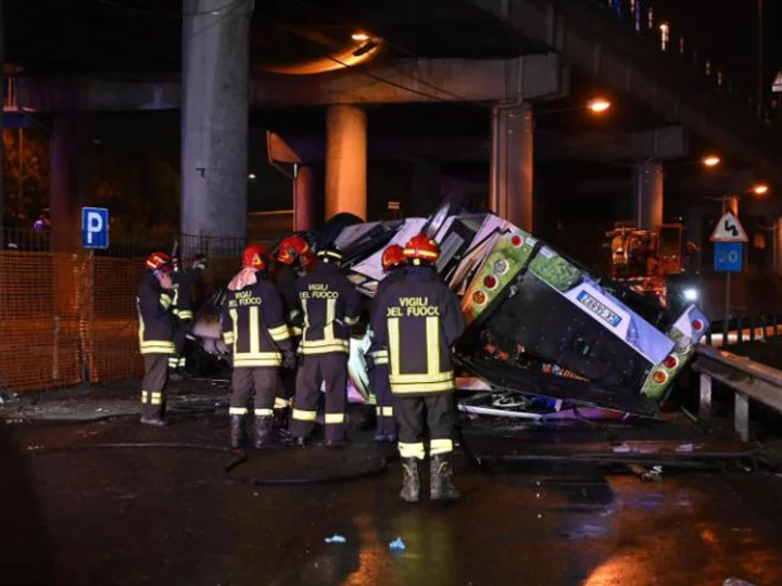 Bus crash near Venice kills 21 people